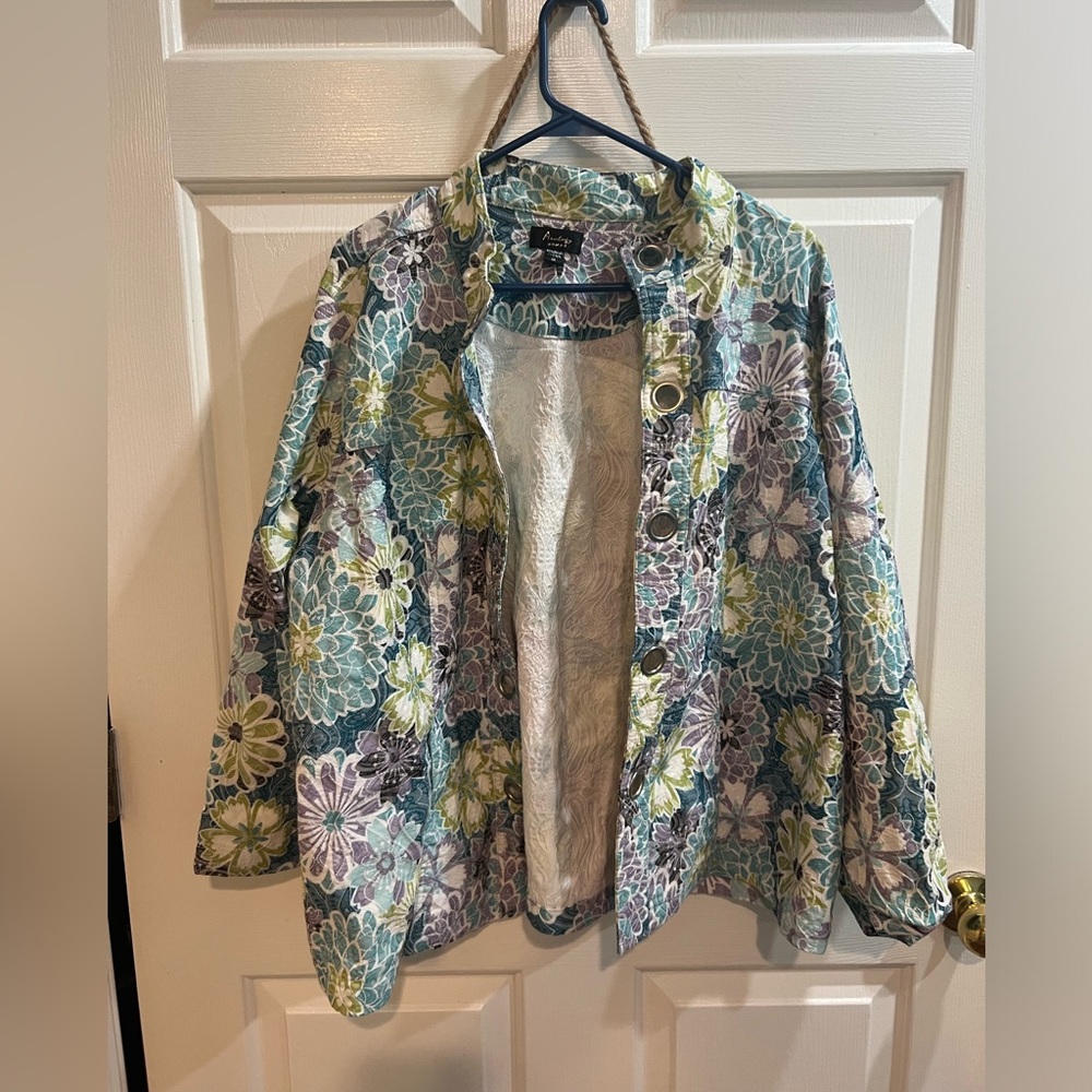 Women’s Analogy Plus textured jacket - floral pattern
